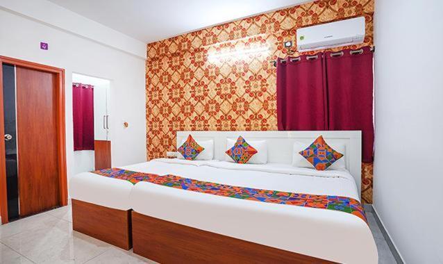 Hotel Royal Platinum Bangalore Exterior photo
